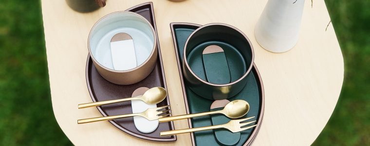 约爱社区隐私设置界面示意，展示帖子可见范围、私信权限与账号安全选项的深棕色主题界面